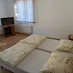 Ubytování v soukromí Goscinne - Lesna 8
