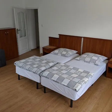 Goscinne - Lesna 8 أوسترونيه مورسكية