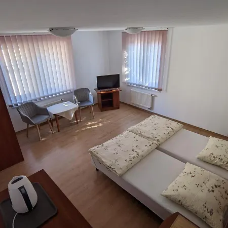 Goscinne - Lesna 8 Homestay *