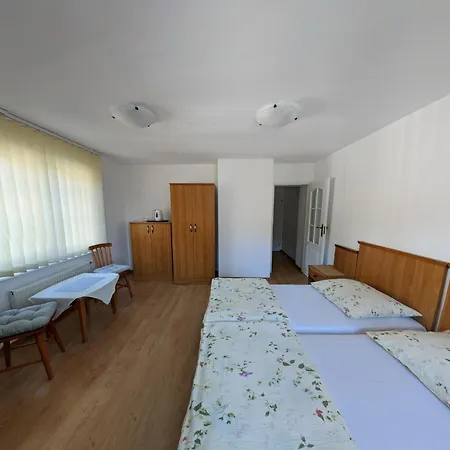 Goscinne - Lesna 8 *